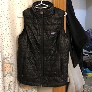 Patagonia BLACK nanopuff vest!